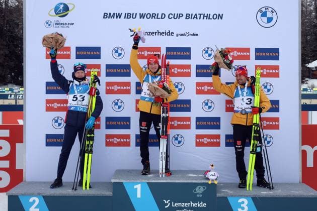 Bilder des Jahres 2023, Sport 12 Dezember Lenzerheide, Schweiz 15. Dezember 2023: IBU Biathlon Weltcup Lenzerheide - Sprint Herren - 2023 Im Bild: v.li. Johannes Thingnes Boe (Norwegen) auf Rang zwei, Sieger Benedikt Doll (SZ Breitnau GER) und der Drittplatzierte Philipp Nawrath (SK Nesselwang GER) Biathlon Arena Graubünden *** Lenzerheide, Switzerland 15 December 2023 IBU Biathlon World Cup Lenzerheide Sprint Men 2023 Pictured from left Johannes Thingnes Boe Norway in second place, winner Benedikt Doll SZ Breitnau GER and third-placed Philipp Nawrath SK Nesselwang GER Biathlon Arena Graubünden Copyright: xFotostandx xHettichx