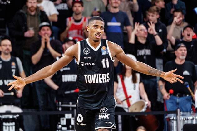 Cheers William Christmas Veolia Towers Hamburg, 11 GER, Veolia Towers Hamburg vs Tigers Tuebingen, Basketball, Bundesliga, Matchday 11, Season 2023 2024, 15 12 2023 GER, Veolia Towers Hamburg vs Tigers Tuebingen, Basketball, Bundesliga, Matchday 11, Season 2023 2024, 15 12 2023 Hamburg Copyright: xEibner-Pressefoto MarcelxvonxFehrnx EP_MFN