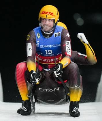 Bilder des Jahres 2023, Sport 12 Dezember Sport Themen der Woche KW50 Sport Bilder des Tages December 15, 2023, WHISTLER, BC, CANADA: Tobias Wendl and Tobias Arlt, of Germany, celebrate after racing to a first place finish during a men s doubles luge World Cup event in Whistler, B.C., on Friday, December 15, 2023. Canada News - December 15, 2023  - ZUMAc35_ 20231215_zaf_c35_131 Copyright: xDarrylxDyckx