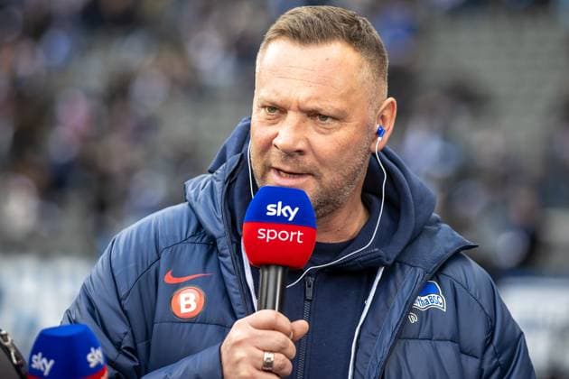 Berlin, 16 12 23, Soccer, 2 Bundesliga, Matchday 17, Hertha BSC VfL Osnabrueck, Olympiastadion Coach Pal Dardai of Hertha BSC in an interview DFL regulations and DFB regulations prohibit any use of photographs as image sequences and or quasi video, Foto Andreas Gora Hertha BSC VfL Osnabrueck