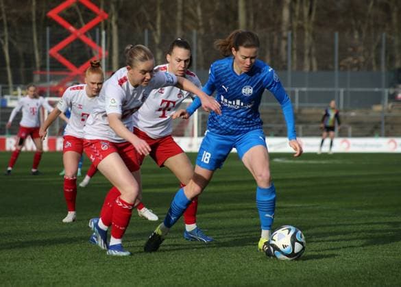 16 12 2023, xgrfx, Fußball 1 Bundesliga Damen, 1 FC Koeln SGS Essen emspor, v l Lena Ostermeier SGS Essen DFL DFB REGULATIONS PROHIBIT ANY USE OF PHOTOGRAPHS as IMAGE SEQUENCES and or QUASI VIDEO Koeln