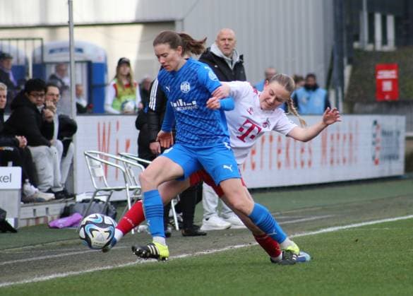 16 12 2023, xgrfx, Fußball 1 Bundesliga Damen, 1 FC Koeln SGS Essen emspor, v l Lena Ostermeier SGS Essen DFL DFB REGULATIONS PROHIBIT ANY USE OF PHOTOGRAPHS as IMAGE SEQUENCES and or QUASI VIDEO Koeln