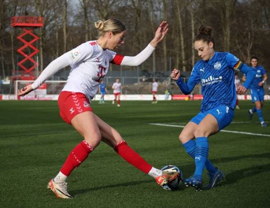 16 12 2023, xgrfx, Fußball 1 Bundesliga Damen, 1 FC Koeln SGS Essen emspor, v l Sharon beck 1 FC Köln , Jaquline Meißner SGS Essen DFL DFB REGULATIONS PROHIBIT ANY USE OF PHOTOGRAPHS as IMAGE SEQUENCES and or QUASI VIDEO Koeln