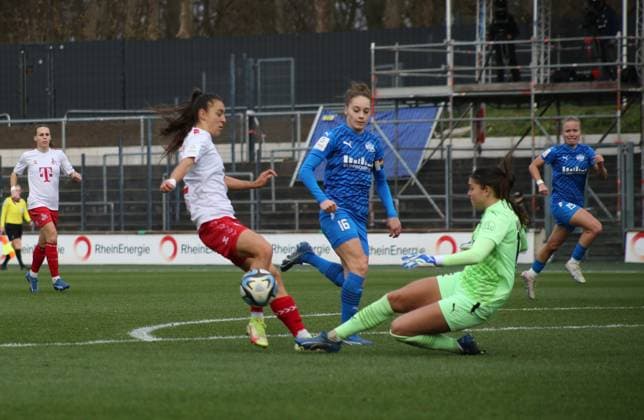 16 12 2023, xgrfx, Fußball 1 Bundesliga Damen, 1 FC Koeln SGS Essen emspor, v l Natalia Padilla 1 FC Köln , Sophia Winkler SGS Essen DFL DFB REGULATIONS PROHIBIT ANY USE OF PHOTOGRAPHS as IMAGE SEQUENCES and or QUASI VIDEO Koeln