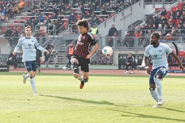 16 12 2023 Soccer season 2023 2024 2 Soccer Bundesliga 17 Matchday 1 FC Nürnberg FCN Club Hamburger SV HSV Sportfoto Zink DaMa xdaxmax DFL regulations prohibit any use of photographs as image sequences and or quasi video only for editorial use Daichi Hayashi 9, 1 FC Nürnberg FCN with shot on goal