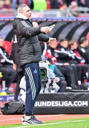 16 12 2023 Soccer season 2023 2024 2 Soccer Bundesliga 17 Matchday 1 FC Nürnberg FCN Club Hamburger SV HSV Sportfoto Zink xwoxzix DFL regulations prohibit any use of photographs as image sequences and or quasi video only for editorial use Tim Walter Trainer Hamburger SV HSV gestures gesture disappointed disappointment
