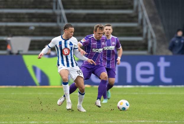 Soccer, Men, Season 2023 2024, 2 Bundesliga 17 Matchday , Hertha BSC VfL Osnabrück, v l Derry Scherhant Hertha BSC , Robert Tesche VfL Osnabrück , 16 12 2023, Copyright: xSebastianxRäppold MatthiasxKochx