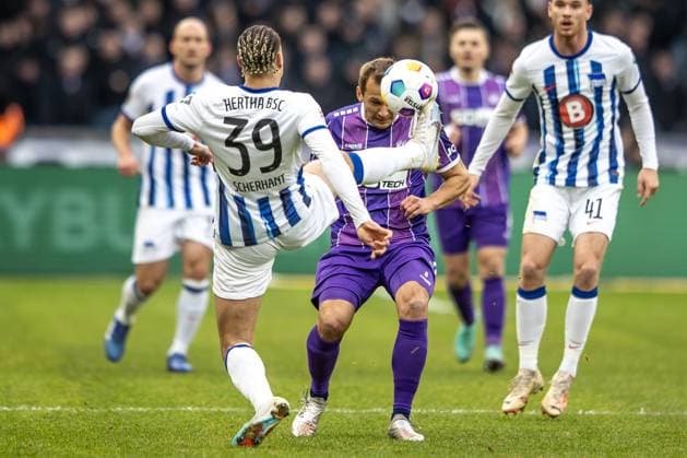 Berlin, 16 12 23, Soccer, 2 Bundesliga, Matchday 17, Hertha BSC VfL Osnabrueck, Olympiastadion Robert Tesche of VfL Osnabrueck fights for the ball against Berlins Derry Scherhant DFL regulations and DFB regulations prohibit any use of photographs as image sequences and or quasi video, Foto Andreas Gora Hertha BSC VfL Osnabrueck
