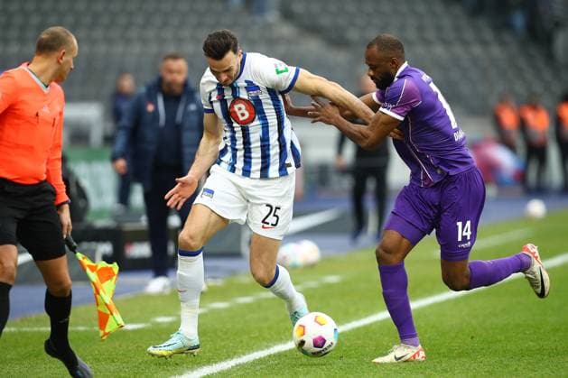16 12 2023, xtgx, Fußball 2 Bundesliga, Hertha BSC Berlin VfL Osnabrück emspor, v l Haris Tabakovic Hertha BSC Berlin Oumar Diakhite VfL Osnabrueck Osnabrück Zweikampf, Aktion, action, battle for the ball DFL DFB REGULATIONS PROHIBIT ANY USE OF PHOTOGRAPHS as IMAGE SEQUENCES and or QUASI VIDEO Berlin