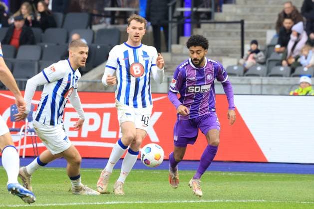 DEU, DFL, 2 FBL, Hertha BSC vs VFL Osnabrueck, 16 12 2023, Berliner Olympiastadion, Berlin, DEU, DFL, 2 FBL, Hertha BSC vs VFL Osnabrueck, in the picture Marton Dardai Hertha BSC Berlin 31 , Pascal Klemens Hertha BSC Berlin 41 , Maurice Multhaup VFL Osnabrueck 7 DFL regulations prohibit any use of Photographs as image sequences and or quasi video Foto Juergen Engler nordphoto GmbH nordphotoxGmbHx xEngler nph00076