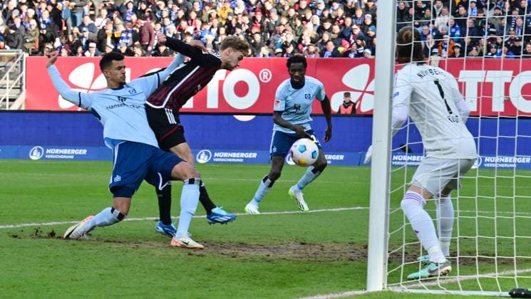 16 12 2023 Soccer Season 2023 2024 2 Soccer Bundesliga 17 Matchday 1 FC Nürnberg FCN Club Hamburger SV HSV Sportfoto Zink xwoxzix DFL regulations prohibit any use of photographs as image sequences and or quasi video only for editorial use Robert Glatzel 9, Hamburger SV HSV Tim Handwerker 29, 1 FC Nürnberg FCN Carl Klaus 1, 1 FC Nürnberg FCN Chance Torchance