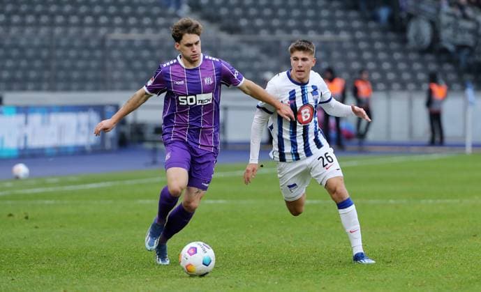Florian Kleinhansl, Gustav Christensen duel match scene Action Sport Football Soccer DFL 2 Bundesliga Men 17 Matchday Season 2023 2024 16 12 2023 Hertha BSC Berlin vs VfL Osnabrück DFL regulations prohibit any use of photographs as image sequences and or quasi video