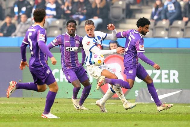 16 12 2023, xtgx, Fußball 2 Bundesliga, Hertha BSC Berlin VfL Osnabrück emspor, v l Christian Conteh VfL Osnabrueck Osnabrück Derry Scherhant Hertha BSC Berlin Noel Niemann VfL Osnabrueck Osnabrück Zweikampf, Aktion, action, battle for the ball DFL DFB REGULATIONS PROHIBIT ANY USE OF PHOTOGRAPHS as IMAGE SEQUENCES and or QUASI VIDEO Berlin
