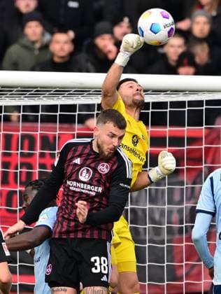 16 12 2023 Soccer Season 2023 2024 2 Soccer Bundesliga 17 Matchday 1 FC Nürnberg FCN Club Hamburger SV HSV Sportfoto Zink xwoxzix DFL regulations prohibit any use of photographs as image sequences and or quasi video only for editorial use Jannes Kilian Horn 38, 1 FC Nürnberg FCN Daniel Heuer Fernandes 1, Hamburger SV HSV