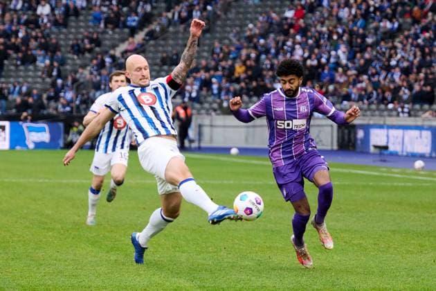 Toni Leistner Hertha BSC, 37 GER, Hertha BSC vs Vfl Osnabrueck, Soccer Men, 2 Bundesliga, Season 2023 2024, 17 Matchday, 16 12 2023 DFL REGULATIONS PROHIBIT ANY USE OF PHOTOGRAPHS AS IMAGE SEQUENCES AND OR QUASI VIDEO GER, Hertha BSC vs Vfl Osnabrueck, Soccer Men, 2 Bundesliga, Season 2023 2024, 17 Matchday, 16 12 2023 Berlin Copyright: xEibner-Pressefotox xClaudiusxRauchx EP_CRH