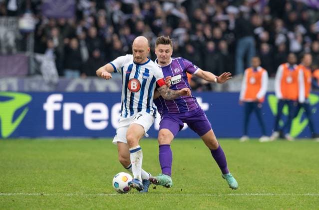 Soccer, Men, Season 2023 2024, 2 Bundesliga 17 Matchday , Hertha BSC VfL Osnabrück, f l Toni Leistner Hertha BSC , Erik Engelhardt VfL Osnabrück , 16 12 2023, Copyright: xSebastianxRäppold MatthiasxKochx