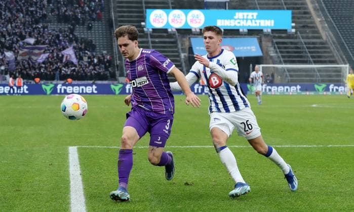 Florian Kleinhansl, Gustav Christensen duel match scene Action Sport Football Soccer DFL 2 Bundesliga Men 17 Matchday Season 2023 2024 16 12 2023 Hertha BSC Berlin vs VfL Osnabrück DFL regulations prohibit any use of photographs as image sequences and or quasi video