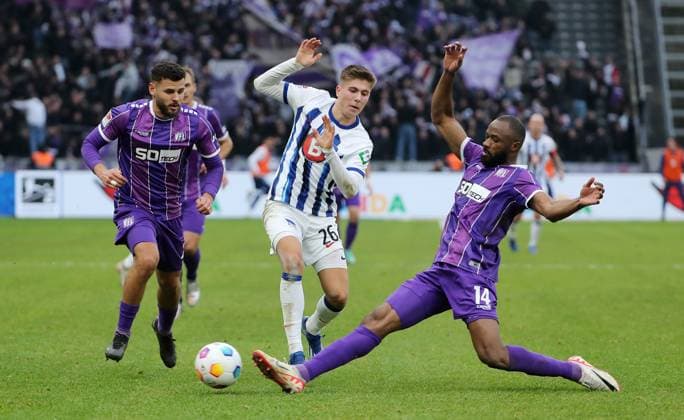 Dave Gnaase, Gustav Christensen, Oumar Diakhite duel Match scene Action Sport Football Soccer DFL 2 Bundesliga Men 17 Matchday Season 2023 2024 16 12 2023 Hertha BSC Berlin vs VfL Osnabrück DFL regulations prohibit any use of photographs as image sequences and or quasi video