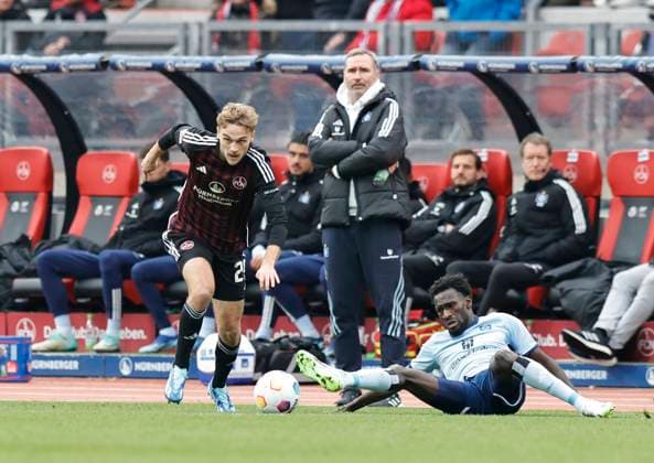 16 12 2023 Soccer Season 2023 2024 2 Soccer Bundesliga 17 Matchday 1 FC Nürnberg FCN Club Hamburger SV HSV Sportfoto Zink DaMa xdaxmax DFL regulations prohibit any use of photographs as image sequences and or quasi video only for editorial use Tim Handwerker 29, 1 FC Nürnberg FCN Bakery Jatta 18, Hamburger SV HSV watched by Tim Walter Trainer Hamburger SV HSV