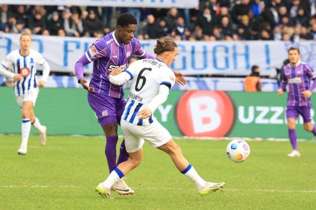 DEU, DFL, 2 FBL, Hertha BSC vs VFL Osnabrueck, 16 12 2023, Berliner Olympiastadion, Berlin, DEU, DFL, 2 FBL, Hertha BSC vs VFL Osnabrueck, in the picture Michat Karbownik Hertha BSC Berlin 6 , Youssef Amyn VFL Osnabrueck 17 DFL regulations prohibit any use of Photographs as image sequences and or quasi video Foto Juergen Engler nordphoto GmbH nordphotoxGmbHx xEngler nph00076