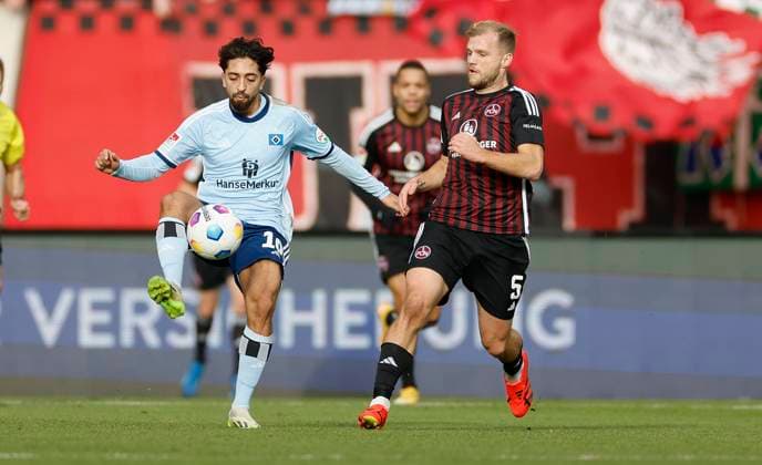 Image Immanuel Pherai Hamburger SV, 10 and Johannes Geis 1 FC Nuernberg, 5 l r 16 12 2023, Football, 2 Bundesliga, 1 FC Nürnberg Hamburger SV, GER, Nuernberg, Max Morlock Stadion, DFL REGULATIONS PROHIBIT ANY USE OF PHOTOGRAPHS AS IMAGE SEQUENCES AND OR QUASI VIDEO Copyright: HMBxMedia xHeikoxBecker