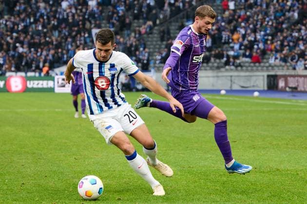 Marc Oliver Kempf Hertha BSC, 20 , Michael Cuisance Vfl Osnabrueck, 27 GER, Hertha BSC vs Vfl Osnabrueck, Soccer Men, 2 Bundesliga, Season 2023 2024, Matchday 17, 16 12 2023 DFL REGULATES PROHIBIT ANY USE OF PHOTOGRAPHS AS IMAGE SEQUENCES AND OR QUASI VIDEO GER, Hertha BSC vs Vfl Osnabrueck, Soccer men, 2 Bundesliga, Season 2023 2024, 17 Matchday, 16 12 2023 Berlin Copyright: xEibner-Pressefotox xClaudiusxRauchx EP_CRH
