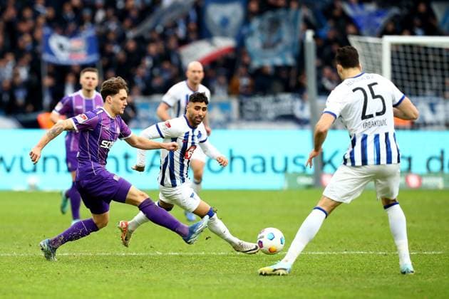 16 12 2023, xtgx, Fußball 2 Bundesliga, Hertha BSC Berlin VfL Osnabrück emspor, v l Florian Kleinhansl VfL Osnabrueck Osnabrück Nader El Jindaoui Hertha BSC Berlin Zweikampf, Aktion, action, battle for the ball DFL DFB REGULATIONS PROHIBIT ANY USE OF PHOTOGRAPHS as IMAGE SEQUENCES and or QUASI VIDEO Berlin