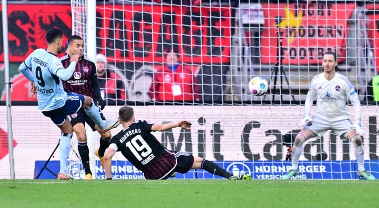 16 12 2023 Soccer Season 2023 2024 2 Soccer Bundesliga 17 Matchday 1 FC Nürnberg FCN Club Hamburger SV HSV Sportfoto Zink xwoxzix DFL regulations prohibit any use of photographs as image sequences and or quasi video only for editorial use Robert Glatzel 9, Hamburger SV HSV erzielt Treffer Tor Torschuß zum 0 1 Jan Gyamerah 28, 1 FC Nürnberg FCN Florian Hübner Huebner 19, 1 FC Nürnberg FCN Carl Klaus 1, 1 FC Nürnberg FCN