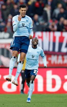 Bild Torschuetze Robert Glatzel Hamburger SV, 9 und Jean Luc Dompe Hamburger SV, 27 Jubel nach dem Tor zum 1 0, jubelnd, bejubelt, jubelt, jubeln, emotionen l r 16 12 2023, Fussball, 2 Bundesliga, 1 FC Nürnberg Hamburger SV, GER, Nuernberg, Max Morlock Stadion, DFL REGULATIONS PROHIBIT ANY USE OF PHOTOGRAPHS AS IMAGE SEQUENCES AND OR QUASI VIDEO Copyright: HMBxMedia xHeikoxBecker