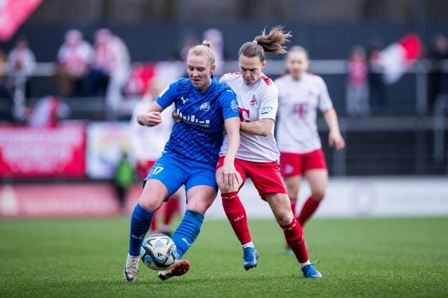 GOOGLE PIXEL Womens Bundesliga 1 FC Köln SGS Essen 16 12 2023 duel Annalena Rieke SGS Essen, 17 , Dora Zeller 1 FC Köln, 19 GOOGLE PIXEL Womens Bundesliga, 1 FC Köln SGS Essen, Koeln, Franz Kremer Stadion am 16 12 2023 DFB REGULATIONS PROHIBIT ANY USE OF PHOTOGRAPHS AS IMAGE SEQUENCES AND OR QUASI VIDEO Copyright: xBEAUTIFULxSPORTS Wunderlx