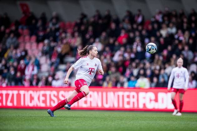 GOOGLE PIXEL Frauen Bundesliga 1 FC Köln SGS Essen 16 12 2023 Lotta Cordes 1 FC Köln, 6 am Ball GOOGLE PIXEL Frauen Bundesliga, 1 FC Köln SGS Essen, Koeln, Franz Kremer Stadion am 16 12 2023 DFB REGULATIONS PROHIBIT ANY USE OF PHOTOGRAPHS AS IMAGE SEQUENCES AND OR QUASI VIDEO Copyright: xBEAUTIFULxSPORTS Wunderlx