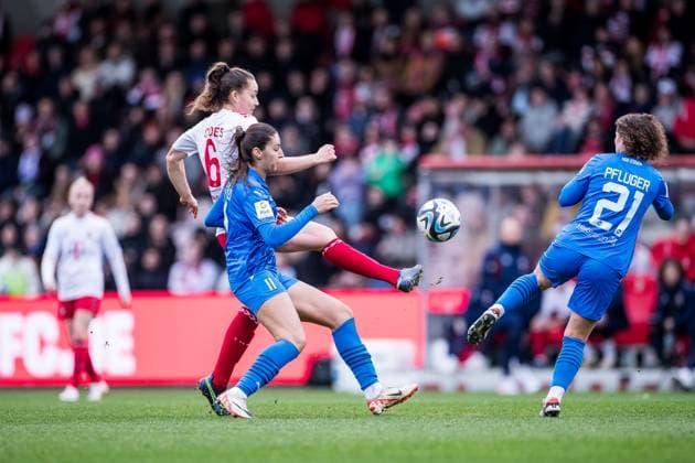 GOOGLE PIXEL Womens Bundesliga 1 FC Köln SGS Essen 16 12 2023 duel Lotta Cordes 1 FC Köln, 6 , Laureta Elmazi SGS Essen, 11 GOOGLE PIXEL Womens Bundesliga, 1 FC Köln SGS Essen, Koeln, Franz Kremer Stadion am 16 12 2023 DFB REGULATIONS PROHIBIT ANY USE OF PHOTOGRAPHS AS IMAGE SEQUENCES AND OR QUASI VIDEO Copyright: xBEAUTIFULxSPORTS Wunderlx