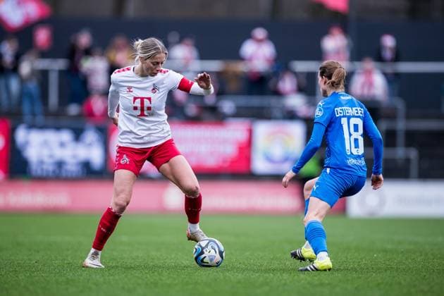 GOOGLE PIXEL Frauen Bundesliga 1 FC Köln SGS Essen 16 12 2023 duel Sharon Beck 1 FC Köln, 10 , Lena Ostermeier SGS Essen, 18 GOOGLE PIXEL Frauen Bundesliga, 1 FC Köln SGS Essen, Koeln, Franz Kremer Stadion am 16 12 2023 DFB REGULATIONS PROHIBIT ANY USE OF PHOTOGRAPHS AS IMAGE SEQUENCES AND OR QUASI VIDEO Copyright: xBEAUTIFULxSPORTS Wunderlx
