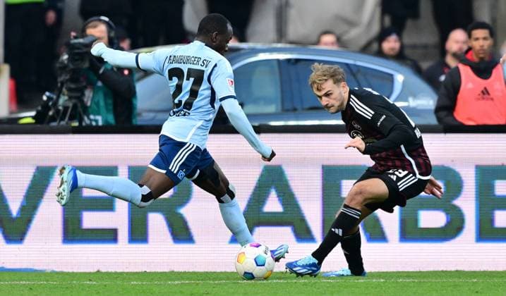 16 12 2023 Soccer season 2023 2024 2 Soccer Bundesliga 17 Matchday 1 FC Nürnberg FCN Club Hamburger SV HSV Sportfoto Zink xwoxzix DFL regulations prohibit any use of photographs as image sequences and or quasi video only for editorial use Jean Luc Dompe 27, Hamburger SV HSV erzielt Treffer Tor Torschuß zum 0 2 gegen Tim Handwerker 29, 1 FC Nürnberg FCN