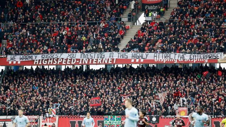Image Protest banner of the Nuremberg fans against the entry of investors in the DFL l r 16 12 2023, Football, 2 Bundesliga, 1 FC Nürnberg Hamburger SV, GER, Nuremberg, Max Morlock Stadion, DFL REGULATES PROHIBIT ANY USE OF PHOTOGRAPHS AS IMAGE SEQUENCES AND OR QUASI VIDEO Copyright: HMBxMedia xHeikoxBecker