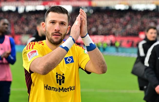 16 12 2023 Soccer season 2023 2024 2 Soccer Bundesliga 17 Matchday 1 FC Nürnberg FCN Club Hamburger SV HSV Sportfoto Zink xwoxzix DFL regulations prohibit any use of photographs as image sequences and or quasi video only for editorial use Daniel Heuer Fernandes 1, Hamburger SV HSV after the end of the match