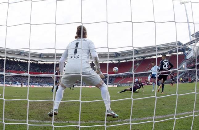 16 12 2023 Soccer Season 2023 2024 2 Soccer Bundesliga 17 Matchday 1 FC Nürnberg FCN Club Hamburger SV HSV Sportfoto Zink DaMa xdaxmax DFL regulations prohibit any use of photographs as image sequences and or quasi video only for editorial use Goal Goal Shot to 0 1 Goalscorer Robert Glatzel 9, Hamburger SV HSV vs Florian Hübner Huebner 19, 1 FC Nürnberg FCN