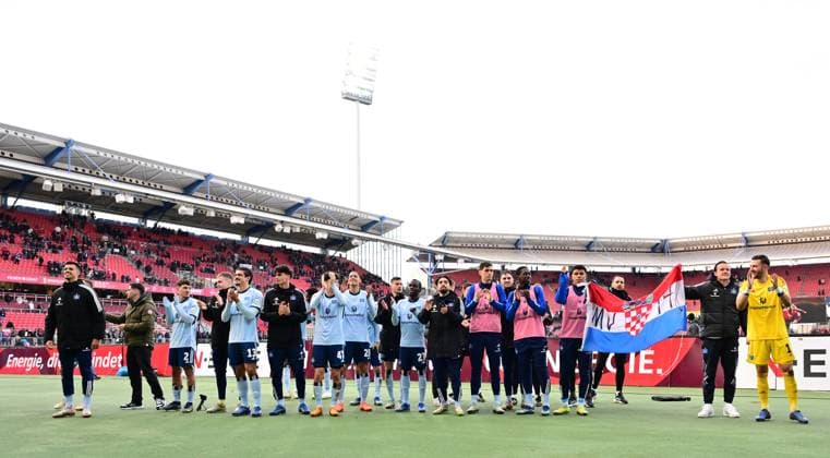 16 12 2023 Soccer Season 2023 2024 2 Soccer Bundesliga 17 Matchday 1 FC Nürnberg FCN Club Hamburger SV HSV Sportfoto Zink xwoxzix DFL regulations prohibit any use of photographs as image sequences and or quasi video only for editorial use Mannschaft Team HSV after end of match