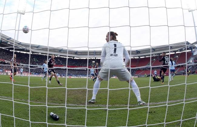 16 12 2023 Soccer Season 2023 2024 2 Soccer Bundesliga 17 Matchday 1 FC Nürnberg FCN Club Hamburger SV HSV Sportfoto Zink DaMa xdaxmax DFL regulations prohibit any use of photographs as image sequences and or quasi video only for editorial use Goal Goal Shot to 0 1 Goalscorer Robert Glatzel 9, Hamburger SV HSV vs Florian Hübner Huebner 19, 1 FC Nürnberg FCN Jan Gyamerah 28, 1 FC Nürnberg FCN Carl Klaus 1, 1 FC Nürnberg FCN