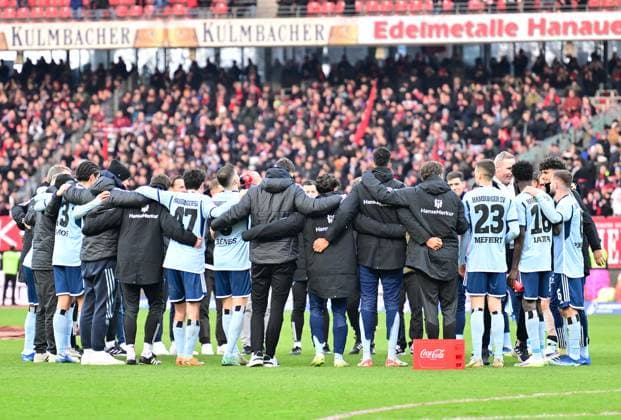 16 12 2023 Soccer season 2023 2024 2 Soccer Bundesliga 17 Matchday 1 FC Nürnberg FCN Club Hamburger SV HSV Sportfoto Zink xwoxzix DFL regulations prohibit any use of photographs as image sequences and or quasi video only for editorial use Teamkreis Mannschaft Team HSV after the end of the match