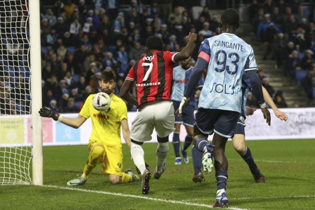 Jeremie Boga (OGC Nice) vs Arthur Desmas (Le Havre) FOOTBALL : Le Havre Vs Nice - Ligue 1 Uber Eats - 16 12 2023 MichaelBaucher Panoramic 
