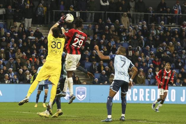 Arthur Desmas (Le Havre) vs Evann Guessand (OGC Nice) FOOTBALL : Le Havre Vs Nice - Ligue 1 Uber Eats - 16 12 2023 MichaelBaucher Panoramic 