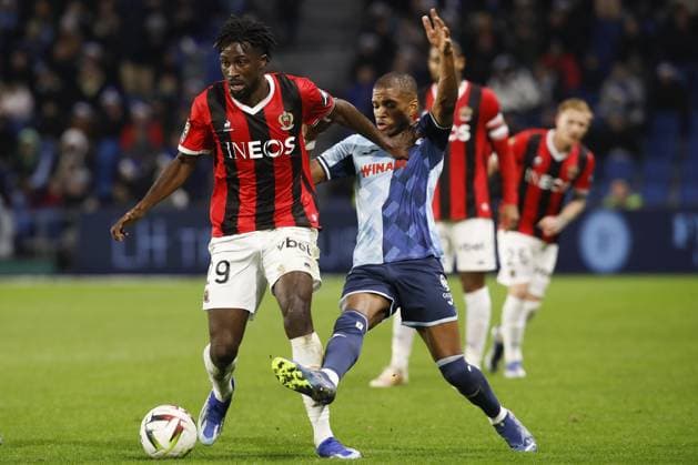 Evann Guessand (OGC Nice) vs Loic Nego (Le Havre) FOOTBALL : Le Havre Vs Nice - Ligue 1 Uber Eats - 16 12 2023 MichaelBaucher Panoramic 