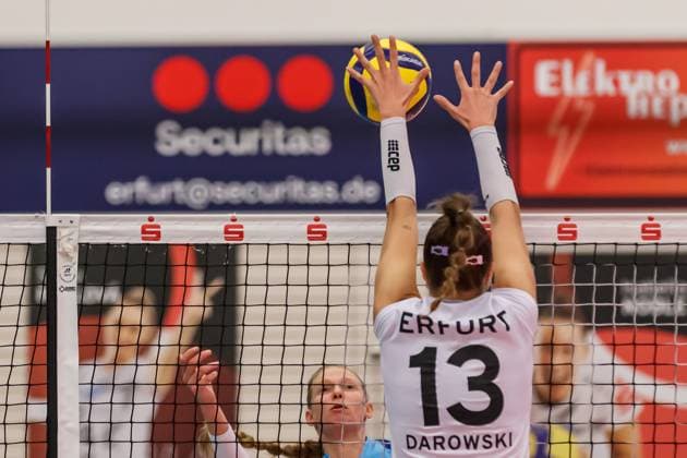 Lara Darowski Schwarz Weiss Erfurt, 13 at the block, 16 12 2023, Erfurt Germany , Volleyball, 2 Bundesliga Women Pro, Schwarz Weiss Erfurt SSC Freisen xprx