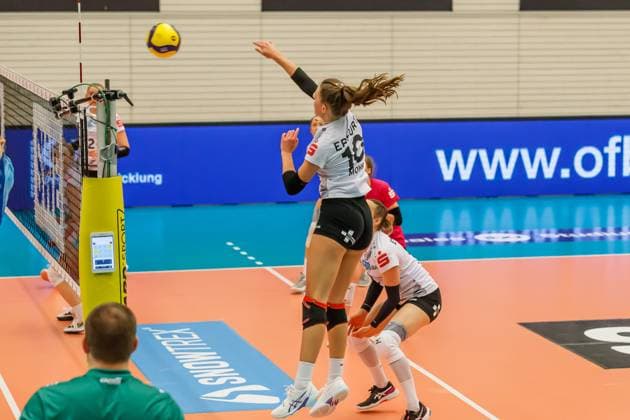 Pia Mohr Schwarz Weiss Erfurt, 10 on attack, 16 12 2023, Erfurt Germany , Volleyball, 2 Bundesliga Women Pro, Schwarz Weiss Erfurt SSC Freisen xprx