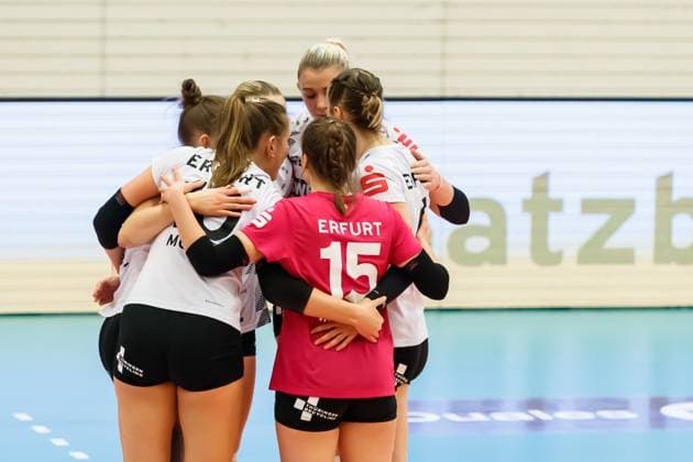 Team circle, Team circle, Speech, Motivation Schwarz Weiss Erfurt, 16 12 2023, Erfurt Germany , Volleyball, 2 Bundesliga Women Pro, Schwarz Weiss Erfurt SSC Freisen xprx