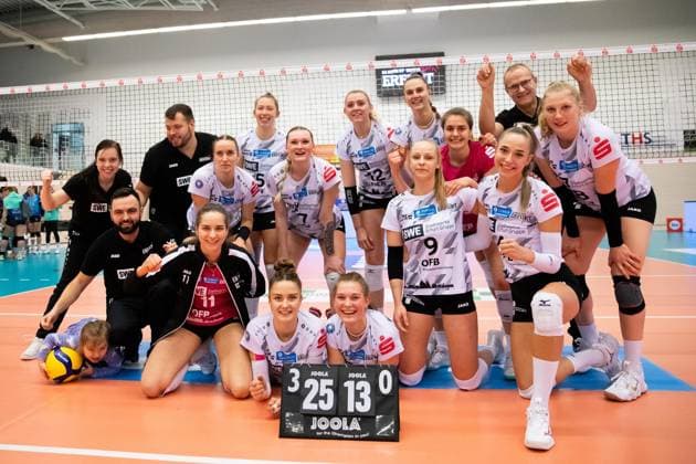 2 Bundesliga Women Pro Schwarz Weiss Erfurt vs SSC Freisen Erfurt 16 12 2023 Winner photo Schwarz Weiss Erfurt 2 Bundesliga Women Pro Schwarz Weiss Erfurt vs SSC Freisen Riethsporthalle Erfurt 16 12 2023 Copyright: xBEAUTIFULxSPORTS Duehringx