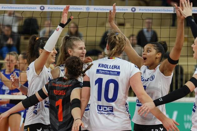 16 12 2023, xusrbx, Volleyball 1 Bundesliga Damen, VC Wiesbaden MTV Allianz Stuttgart, emspor, the players of MTV Allianz Stuttgart, jubilation, joy, emotion, DFL DFB REGULATIONS PROHIBIT ANY USE OF PHOTOGRAPHS as IMAGE SEQUENCES and or QUASI VIDEO Wiesbaden