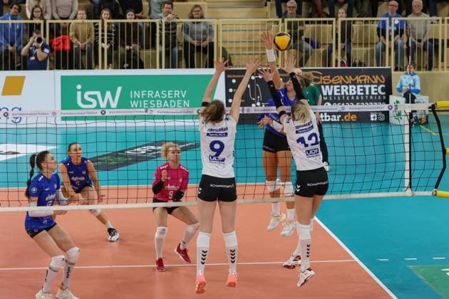 16 12 2023, xusrbx, Volleyball 1 Bundesliga Damen, VC Wiesbaden MTV Allianz Stuttgart, emspor, v l Eline Timmerman MTV Allianz Stuttgart, 9 , Jaidyn Blanchfield VC Wiesbaden, 2 , Britt Bongaerts MTV Allianz Stuttgart, 12 , DFL DFB REGULATIONS PROHIBIT ANY USE OF PHOTOGRAPHS as IMAGE SEQUENCES and or QUASI VIDEO Wiesbaden