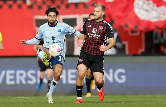 Image Immanuel Pherai Hamburger SV, 10 and Johannes Geis 1 FC Nuernberg, 5 l r 16 12 2023, Football, 2 Bundesliga, 1 FC Nürnberg Hamburger SV, GER, Nuernberg, Max Morlock Stadion, DFL REGULATIONS PROHIBIT ANY USE OF PHOTOGRAPHS AS IMAGE SEQUENCES AND OR QUASI VIDEO Copyright: HMBxMedia xHeikoxBecker
